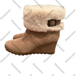 KOOLABURRA by UGG WEDGED BOOTS
